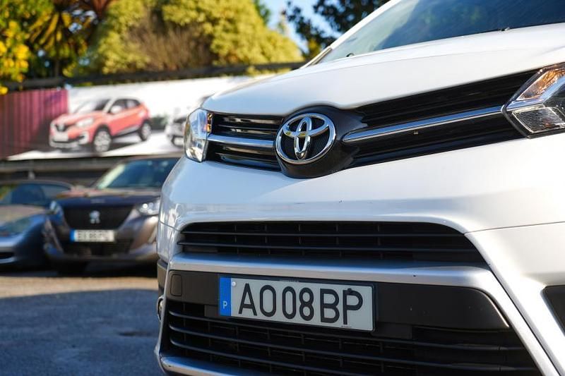 Usado Toyota Proace 120 HP (88 kW) 2022 Branco Monovolume