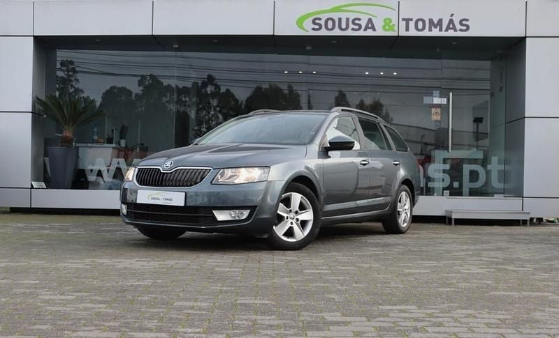 Usado Skoda Octavia 110 HP (80 kW) 2016 Cinzento Carrinha