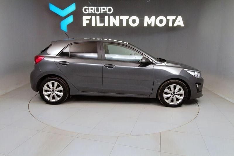 Cinza Usado 2023 Kia Rio | € 14.740 (Bom preço) - Imagem 1/4