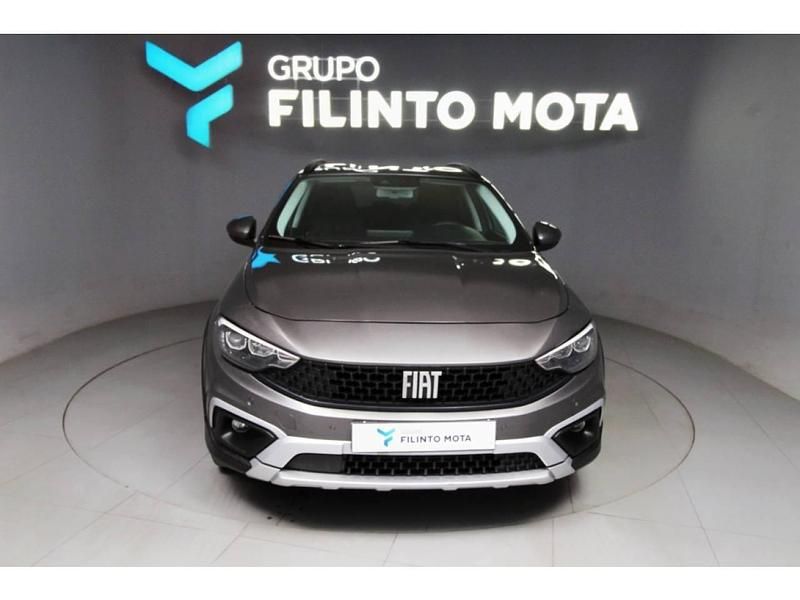 Cinzento Usado 2023 Fiat Tipo Cross Sedan | € 17.940 (Preço justo) - Imagem 1/4