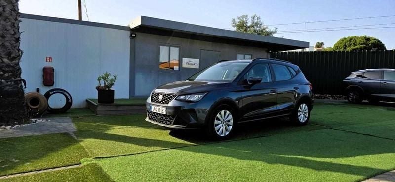 Cinzento Usado 2022 Seat Arona SUV | € 15.900 (Preço justo) - Imagem 1/4