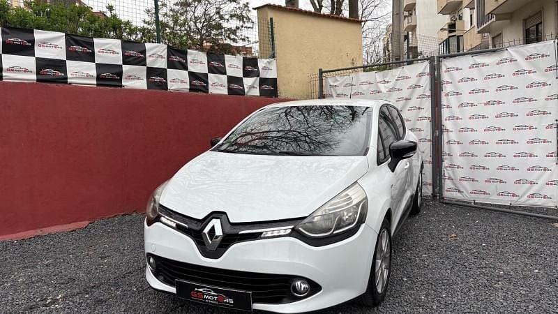 Branco Usado 2016 Renault Clio IV LIMITED Citadino | € 8.900 (Preço justo) - Imagem 1/4