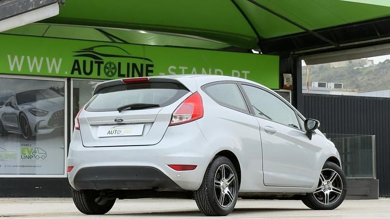 Usado Ford Fiesta Trend 75 HP (55 kW) 2017 Cinzento