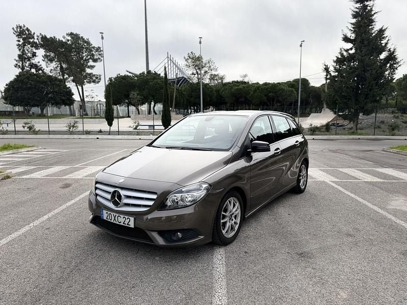 Usado Mercedes B180 Edition 109 HP (80 kW) 2014 Outro Monovolume