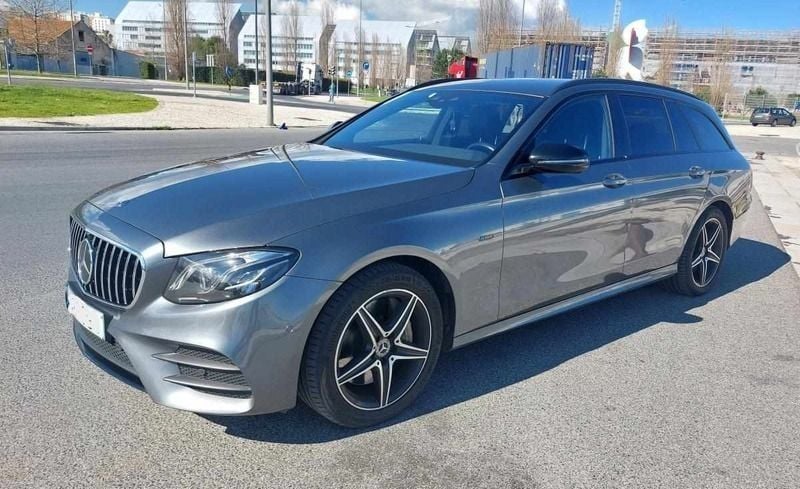 Cinzento Usado 2019 Mercedes E300 Carrinha | € 29.500 (Preço justo) - Imagem 1/4