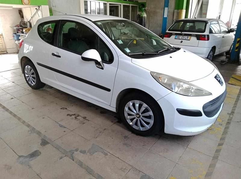Branco Usado 2007 Peugeot 207 Citadino | € 2.500 (Bom preço) - Imagem 1/4