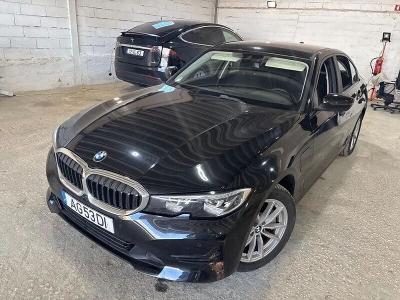 Preto Usado 2021 BMW 330 Sedan | € 30.100 (Super Preço) - Imagem 1/4