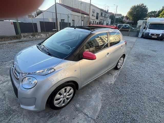 Cinzento Usado 2016 Citroën C1 Feel Citadino | € 7.499 (Bom preço) - Imagem 1/4