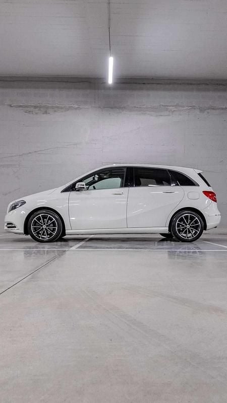 Branco Usado 2013 Mercedes B180 Monovolume | € 15.750 (Bom preço) - Imagem 1/4