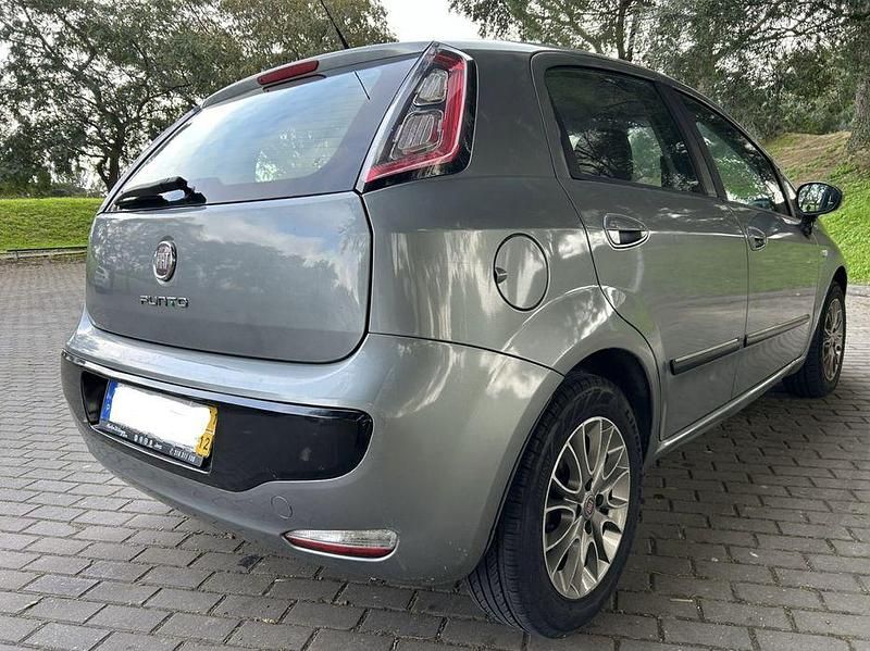 Usado Fiat Punto 77 HP (56 kW) 2011 Sedan