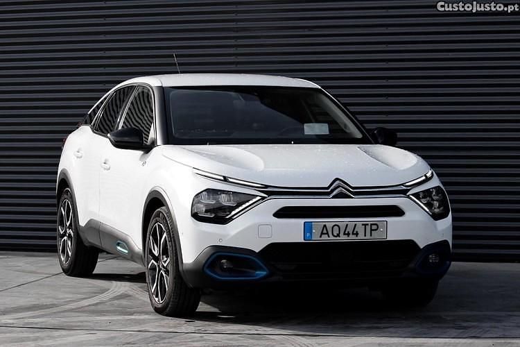 Usado Citroën e-C4 Shine 100 kW (136 HP) 2022 Branco Citadino