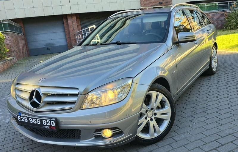 Cinza Usado 2009 Mercedes C220 Sedan | € 8.999 - Imagem 1/4