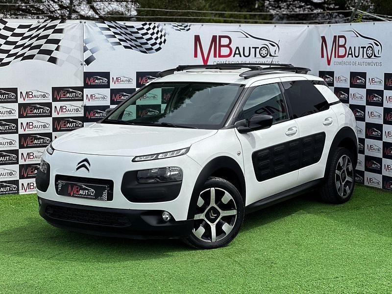 Branco Usado 2015 Citroën C4 PureTech | € 12.900 (Caro) - Imagem 1/4