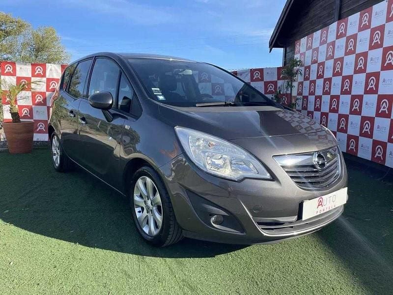 Cinzento Usado 2011 Opel Meriva Cosmo Monovolume | € 7.490 (Preço justo) - Imagem 1/4