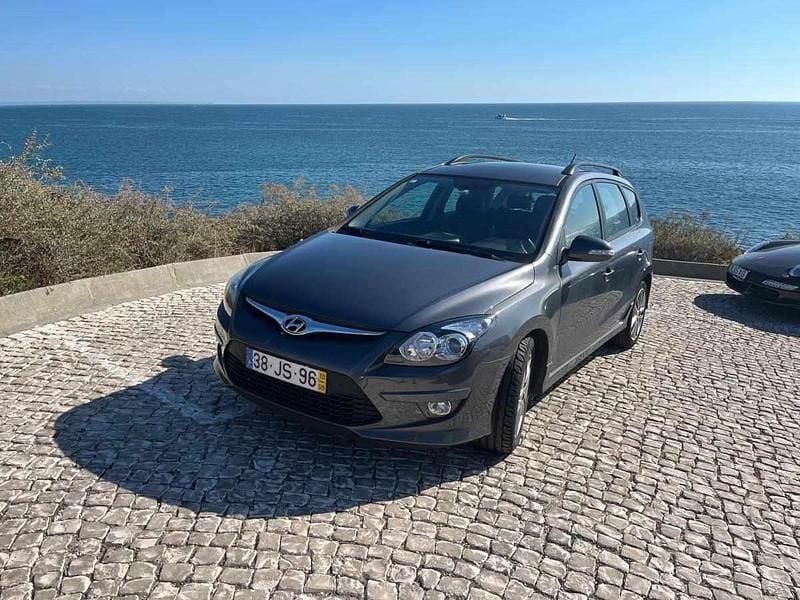 Cinzento Usado 2010 Hyundai i30 Citadino | € 9.499 - Imagem 1/4