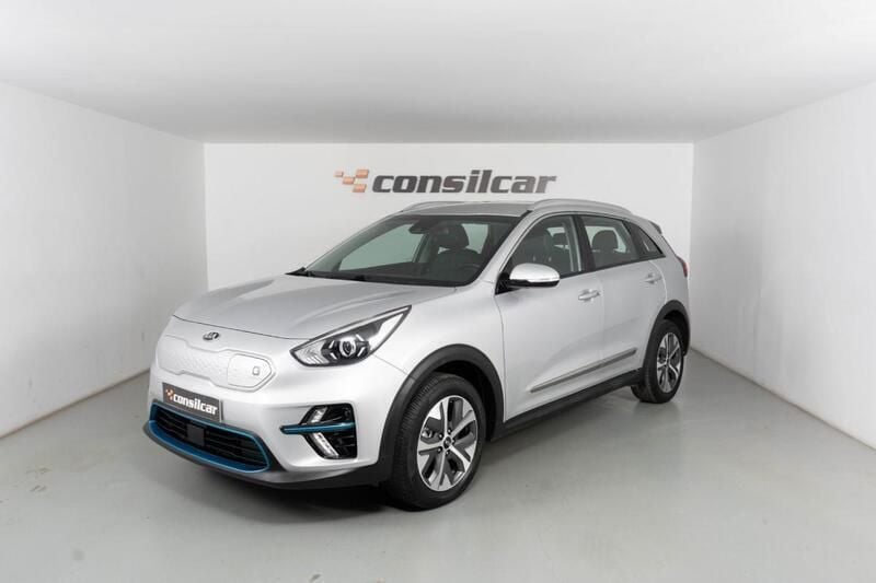Cinza Usado 2021 Kia e-Niro SUV | € 22.980 (Bom preço) - Imagem 1/4