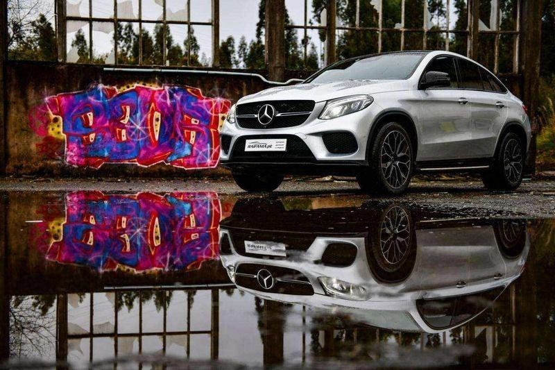 Cinza Usado 2017 Mercedes GLE350 SUV | € 57.900 - Imagem 1/4