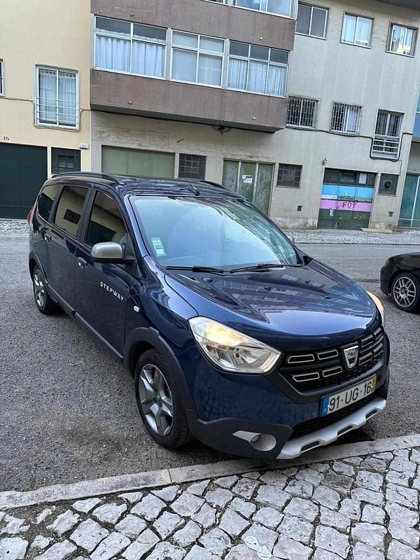 Azul Usado 2018 Dacia Lodgy Monovolume | € 7.000 (Bom preço) - Imagem 1/4
