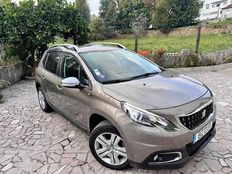 Usado Peugeot 2008 110 HP (80 kW) 2017 Cinzento SUV