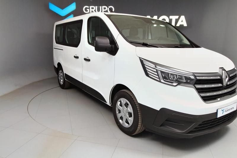 Usado Renault Trafic Equilibre 110 HP (80 kW) 2024 Branco Monovolume