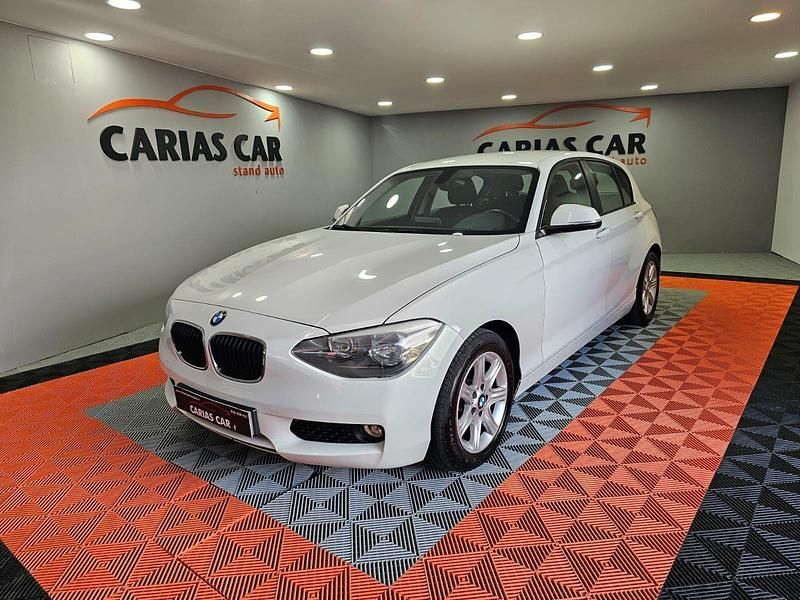 Branco Usado 2015 BMW 116 Efficient Dynamics Citadino | € 14.990 - Imagem 1/4