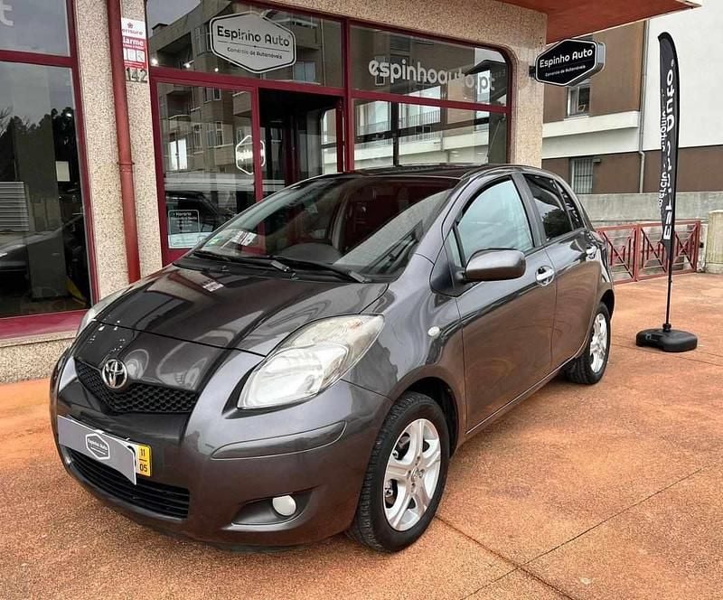 Usado Toyota Yaris 70 HP (51 kW) 2011 Antracite Citadino
