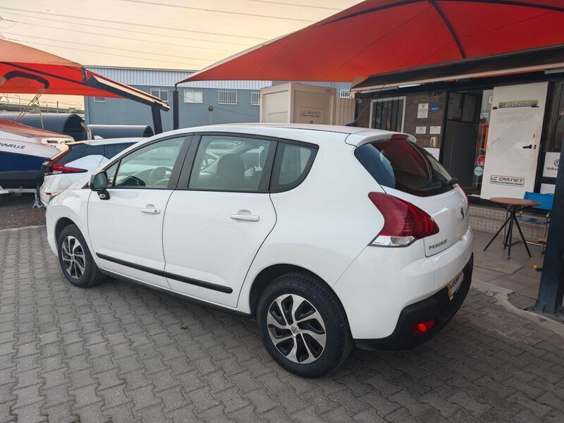 Usado Peugeot 3008 Active 115 HP (84 kW) 2014 Branco SUV