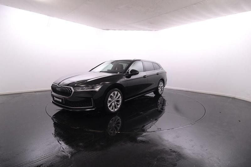Preto Usado 2024 Skoda Superb LAURIN & KLEMENT Carrinha | € 44.950 - Imagem 1/4