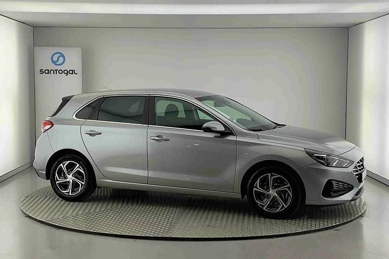 Prateado Usado 2023 Hyundai i30 Style Citadino | € 20.850 (Bom preço) - Imagem 1/4