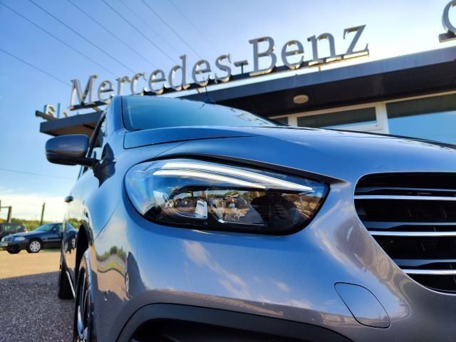 Usado Mercedes T180 Progressive 116 HP (85 kW) 2023 Cinza selenite Monovolume