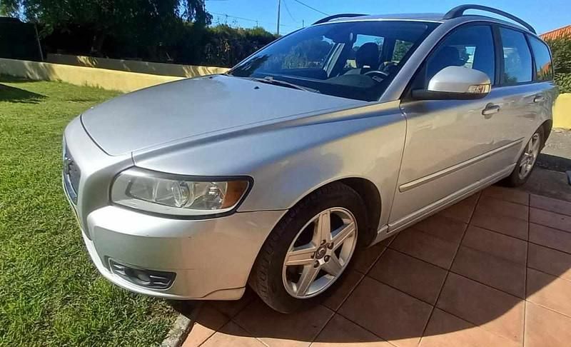 Cinzento Usado 2009 Volvo V50 Carrinha | € 6.500 (Preço justo) - Imagem 1/4