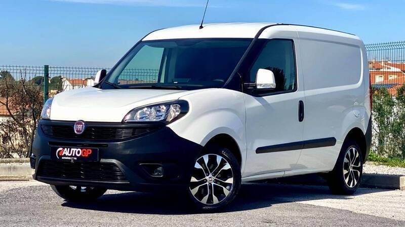Branco Usado 2019 Fiat Doblò Monovolume | € 16.400 (Caro) - Imagem 1/4