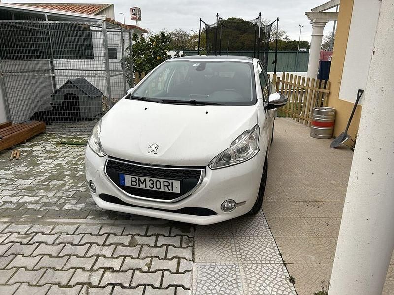 Usado 2015 Peugeot 208 Style Citadino | € 6.500 (Bom preço) - Imagem 1/4