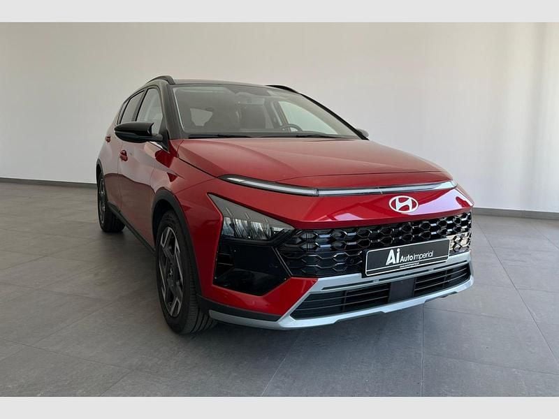 Dragon red/phantom black (metalizado) Usado 2024 Hyundai Bayon Premium SUV | € 21.100 (Preço justo) - Imagem 1/4