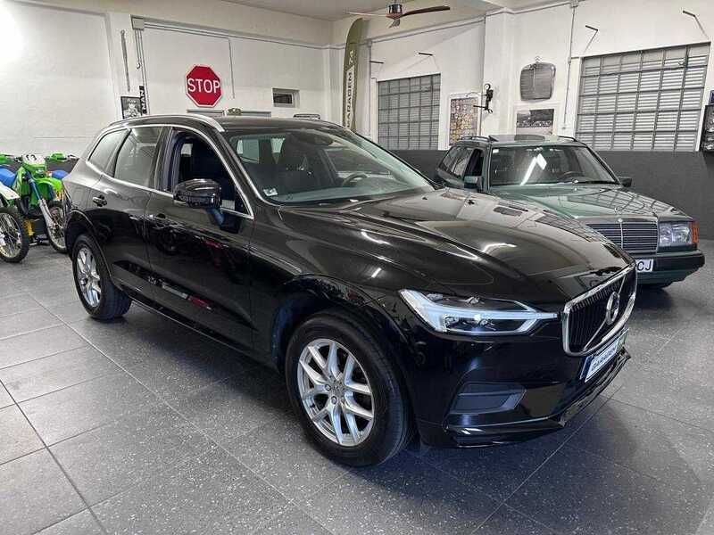 Usado Volvo XC60 Momentum 190 HP (139 kW) 2020 Preto SUV