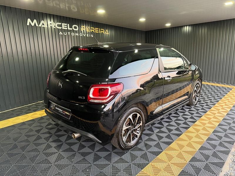 Usado DS Automobiles DS3 So Chic 110 HP (80 kW) 2019 Preto Citadino