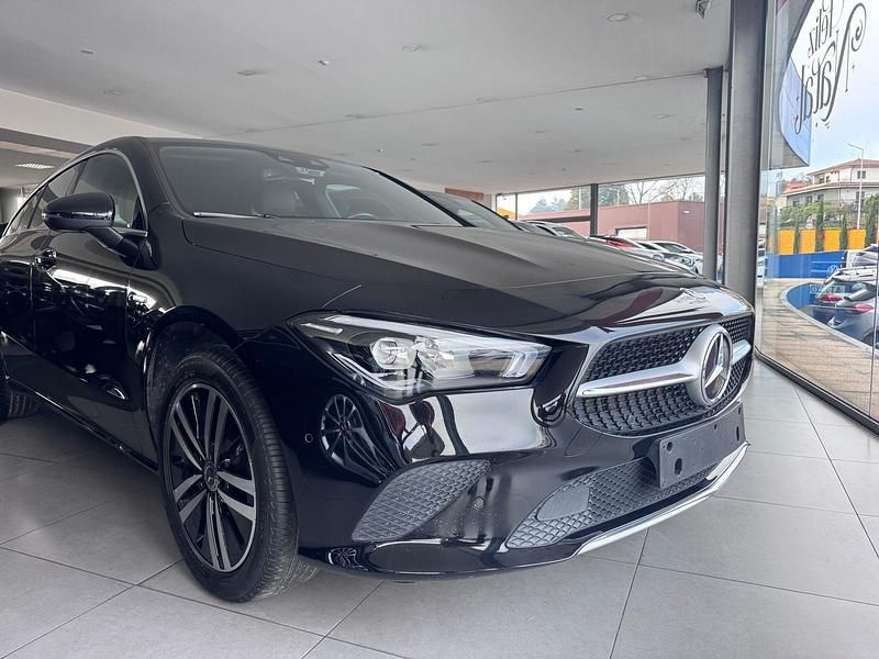 Usado Mercedes CLA250 Shooting Brake Business 218 HP (160 kW) 2021 Preto Carrinha