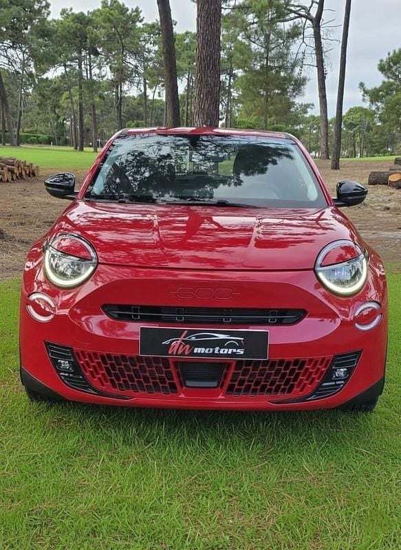 Usado Fiat 600 Red 114 kW (156 HP) 2023 Vermelho SUV