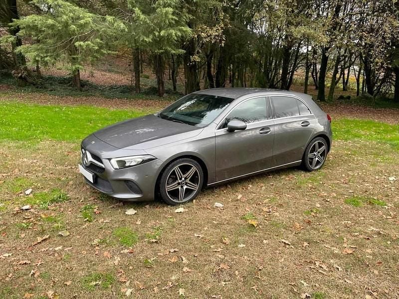 Cinzento Usado 2019 Mercedes A180 | € 19.900 (Super Preço) - Imagem 1/4