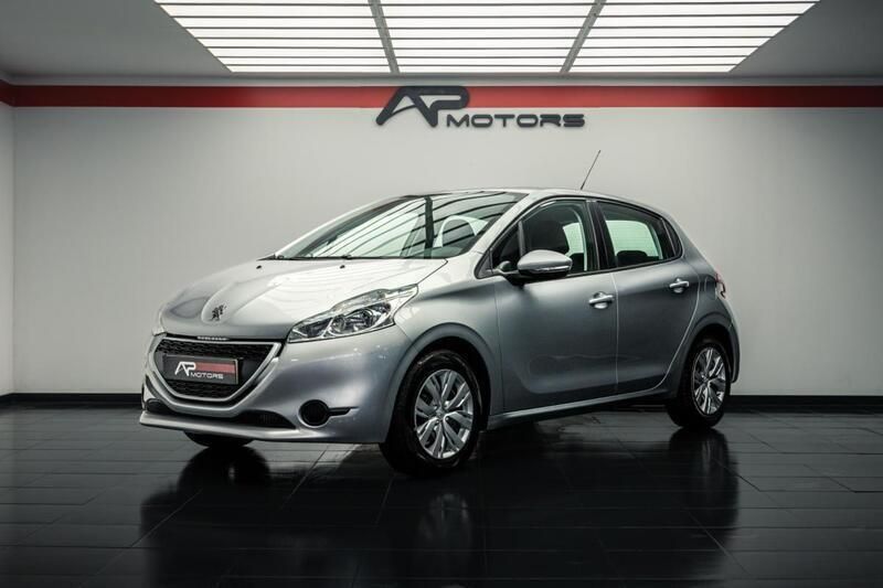 Cinzento Usado 2013 Peugeot 208 Access Citadino | € 7.700 (Preço elevado) - Imagem 1/4