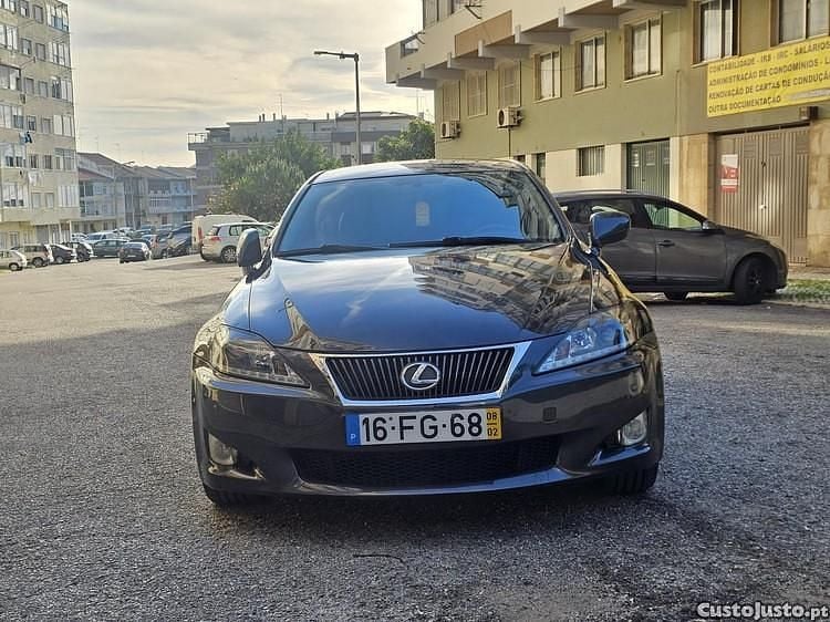 Cinza Usado 2008 Lexus IS220d Sedan | € 7.000 - Imagem 1/1