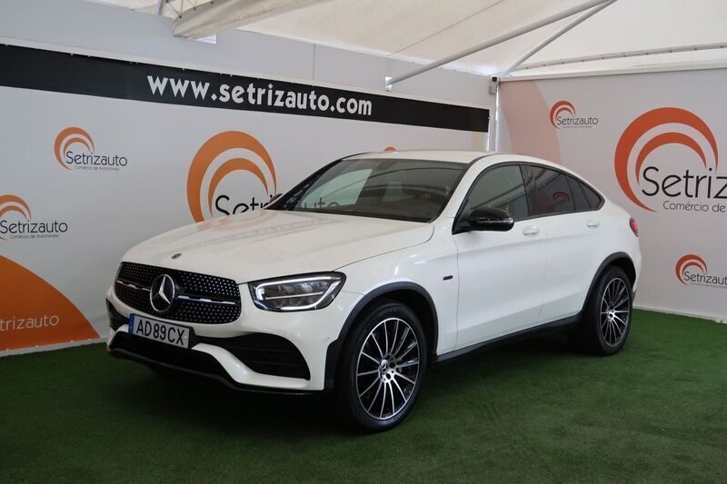 Branco Usado 2020 Mercedes GLC300e Coupé | € 55.750 (Preço justo) - Imagem 1/4