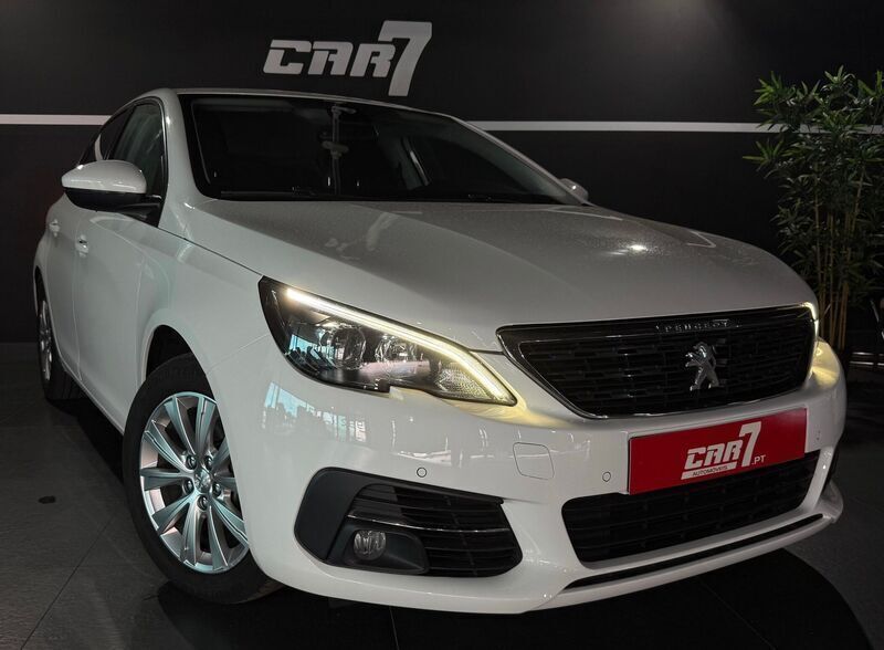 Branco Usado 2020 Peugeot 308 Style | € 15.750 (Preço elevado) - Imagem 1/4