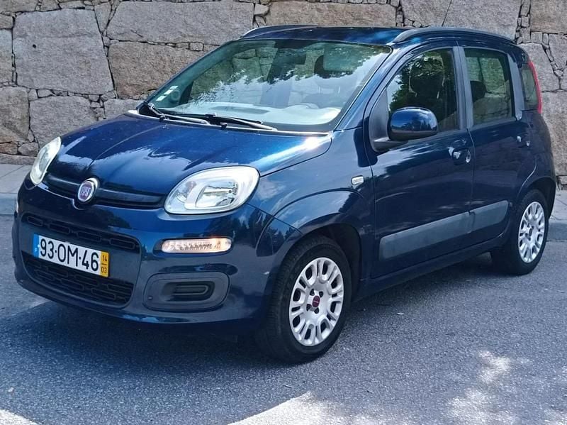 Azul Usado 2014 Fiat Panda Lounge Citadino | € 4.990 (Caro) - Imagem 1/4