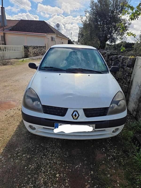 Usado Renault Clio II 65 HP (47 kW) 2002 Branco Citadino