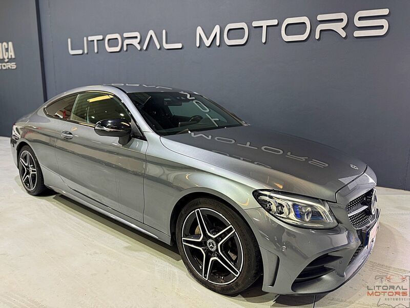 Cinza Usado 2018 Mercedes C220 AMG line Sedan | € 29.900 - Imagem 1/3