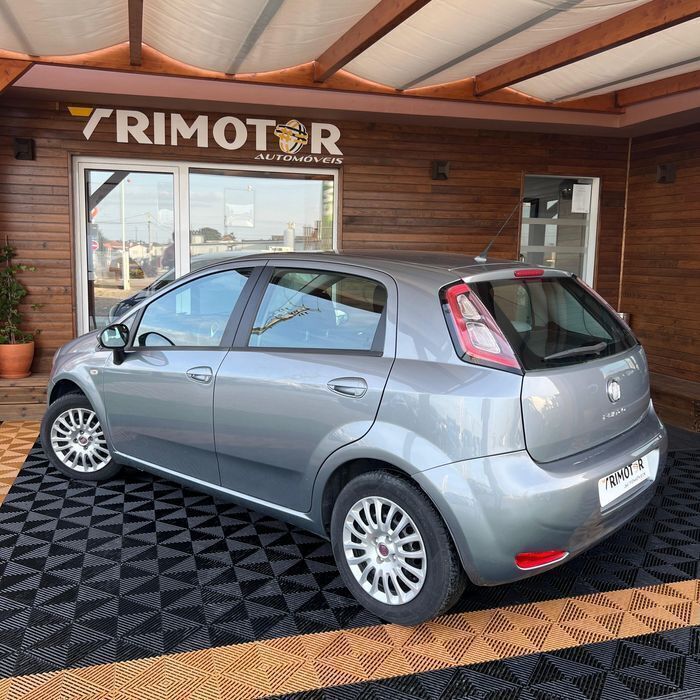 Usado Fiat Punto Evo 95 HP (69 kW) 2012 Cinzento Citadino