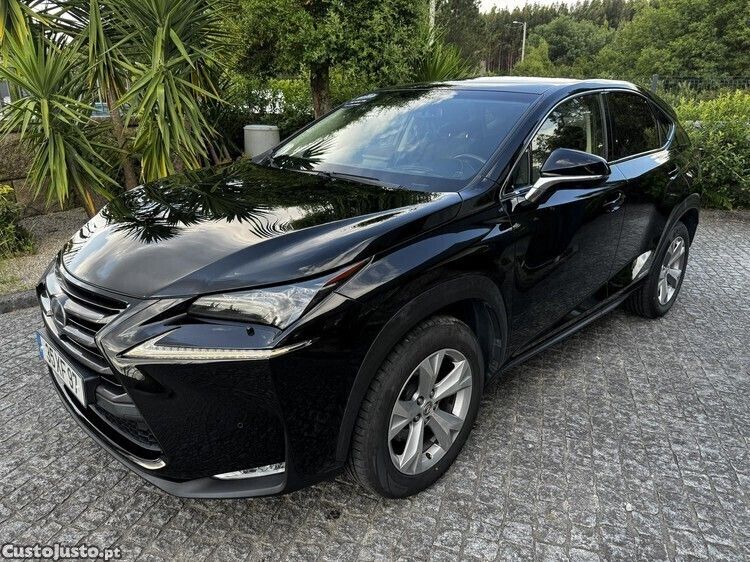 Preto Usado 2015 Lexus NX300h Executive Line SUV | € 24.980 - Imagem 1/1