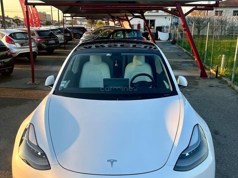 Branco Usado 2021 Tesla Model 3 Standard Range Plus Sedan | € 29.900 (Preço justo) - Imagem 1/1
