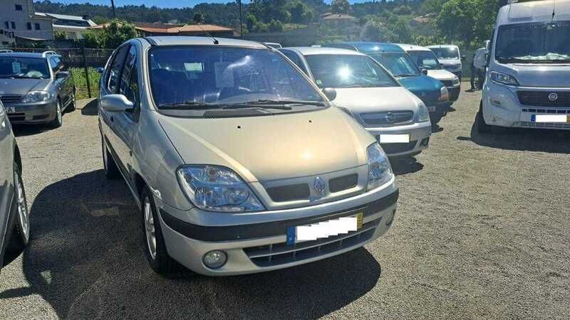 Cinzento Usado 2001 Renault Mégane | € 4.750 - Imagem 1/4